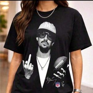 Benito Edgy Black Graphic Tee